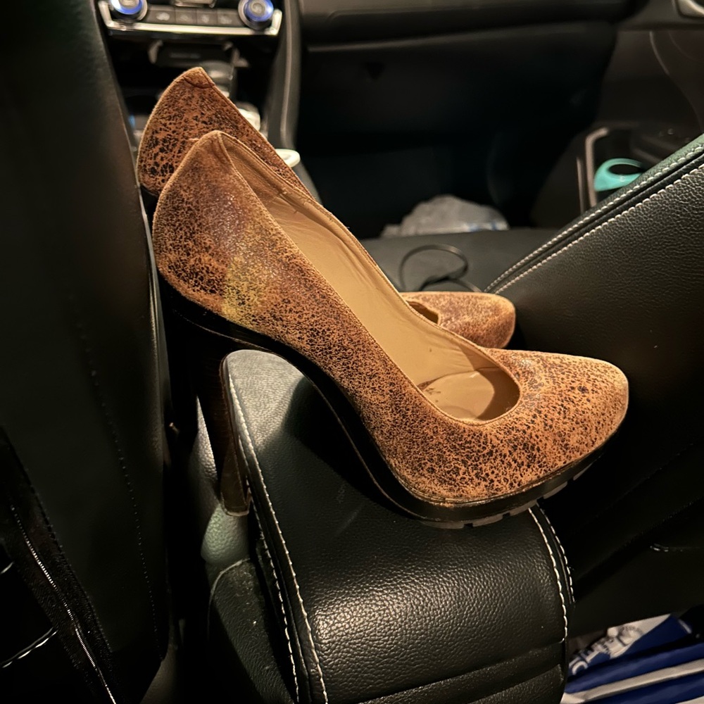 Michael Kors Tan Textured Heels - Picture 3 of 8